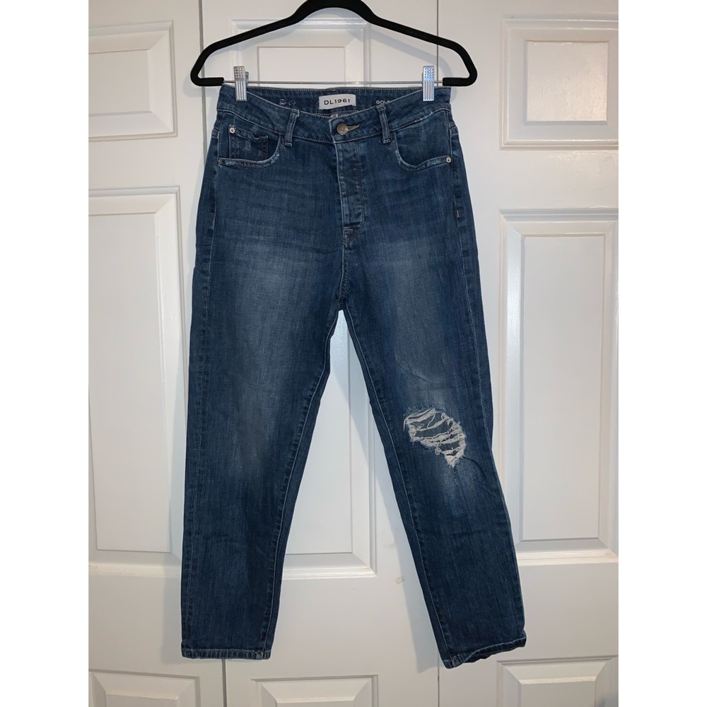 Distressed mom jeans size 28